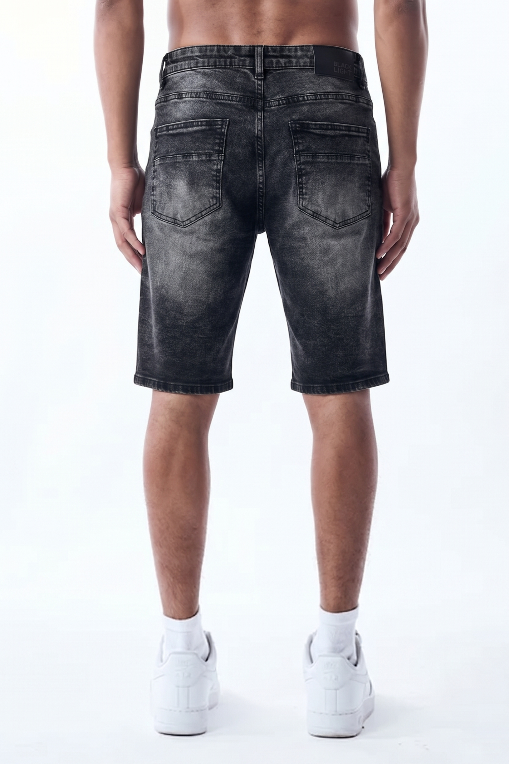ESSENTIAL SHORTS - BLACK